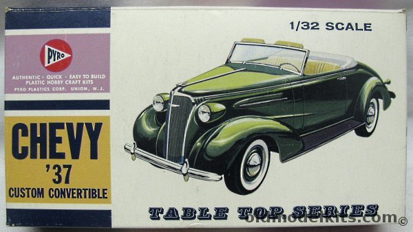 Pyro 1/32 Chevrolet 1937 Custom Convertible, C299-60 plastic model kit